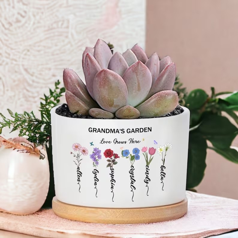 Personalized Birth Month Flower Pots with Grandkids Names, Mothers Day Gift for grandma,Gigi, Grammy, Mom, Nana